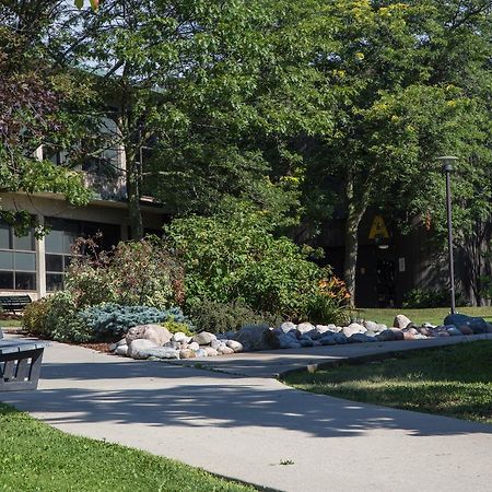 Humber College Lakeshore Campus Residence Торонто Экстерьер фото
